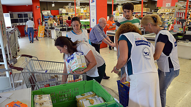 El Ayuntamiento facilita al Banco de Alimentos los informes necesarios para asistir a 2.300 familias de la capital