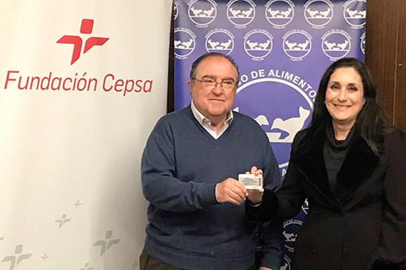 La Fundación Cepsa dona tarjetas de carburante al Banco de Alimentos del Huelva