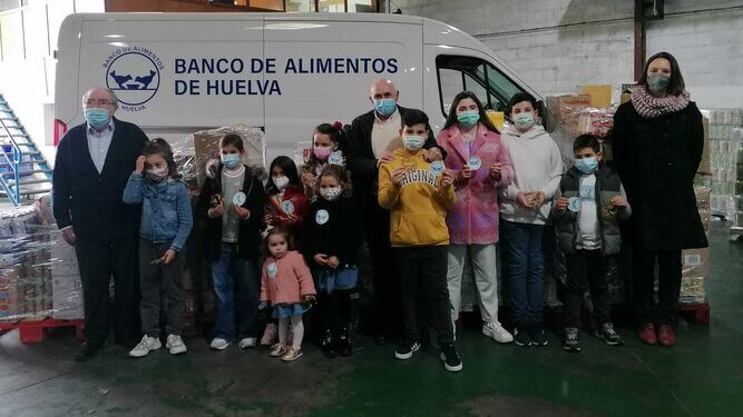El Banco de Alimentos de Huelva agradece la aportación de un grupo de jóvenes